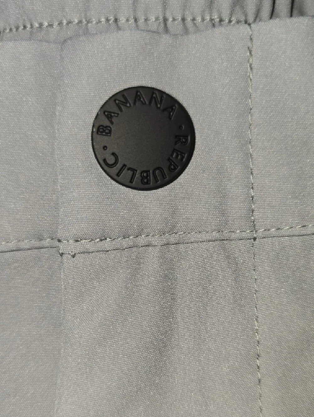 Banana Republic Pants Men's Size 38 Grey flat Front 100% Polyester Elastic Ankle